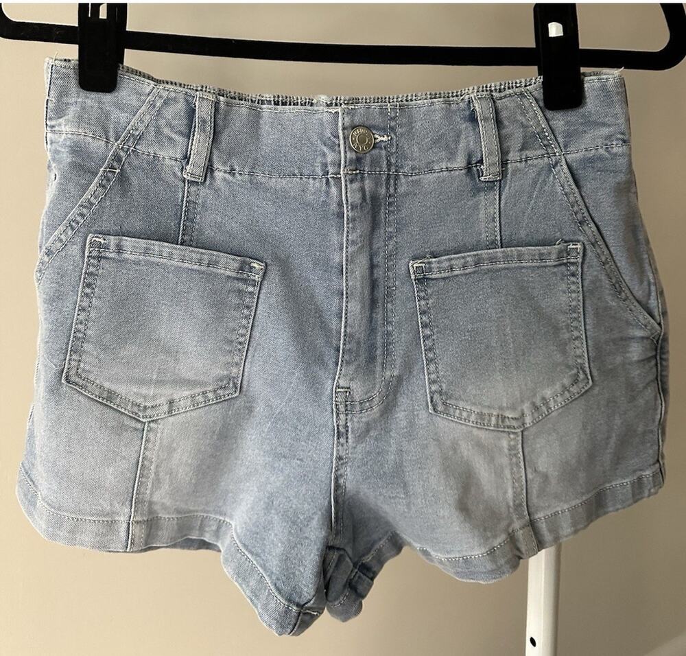 Madden NYC Women's Light Wash Denim Shorts Elastic Waist Stretch Pockets M